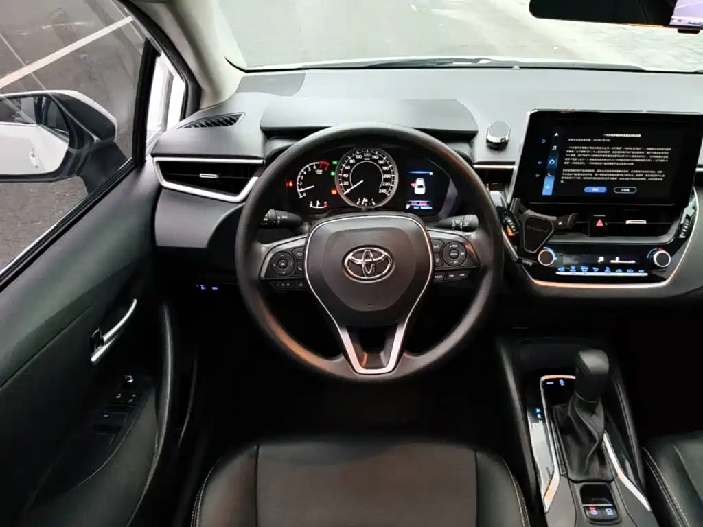 Toyota Corolla — фото 10