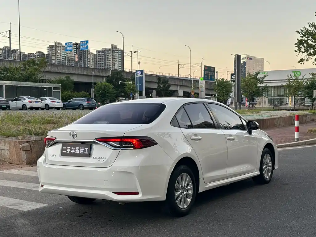 Toyota Corolla — фото 4