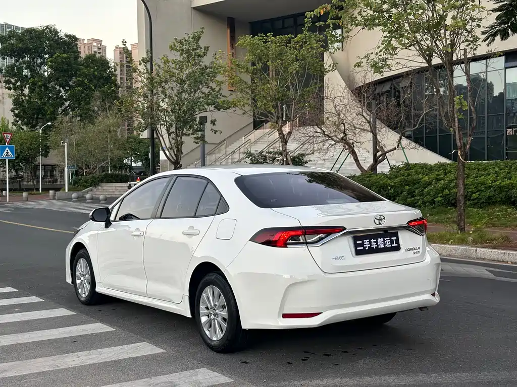 Toyota Corolla — фото 6