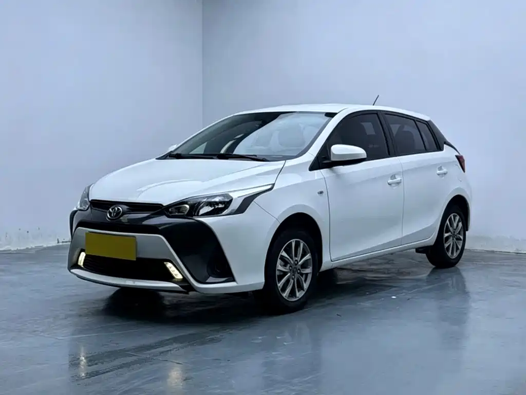 Toyota Yaris L — фото 2
