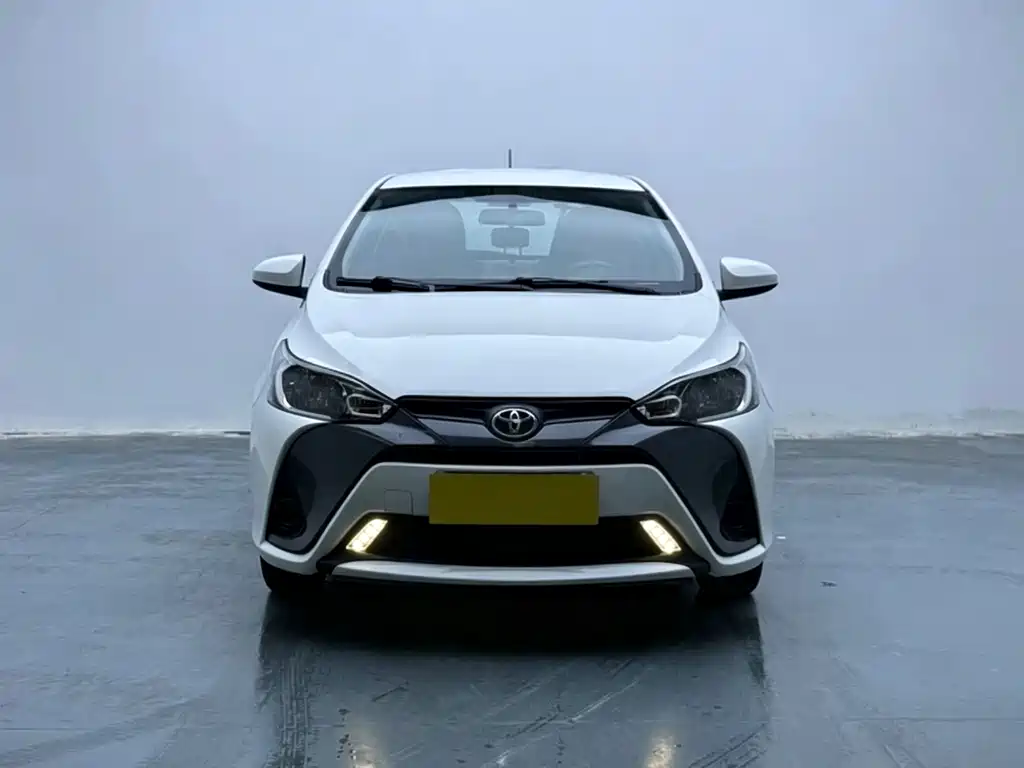 Toyota Yaris L — фото 3