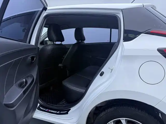 Toyota Yaris L — фото 13