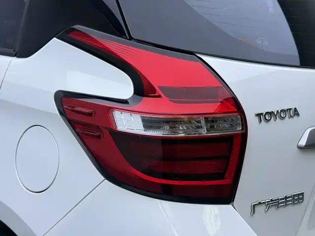 Toyota Yaris L — фото 14