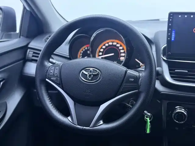 Toyota Yaris L — фото 16
