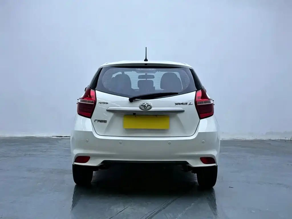 Toyota Yaris L — фото 4