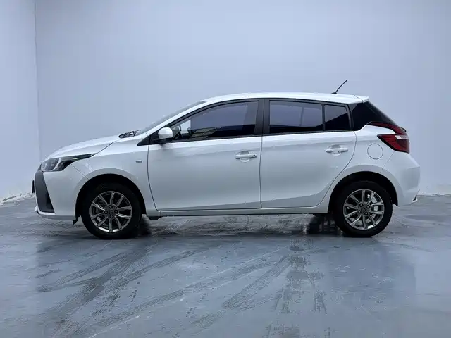 Toyota Yaris L — фото 8