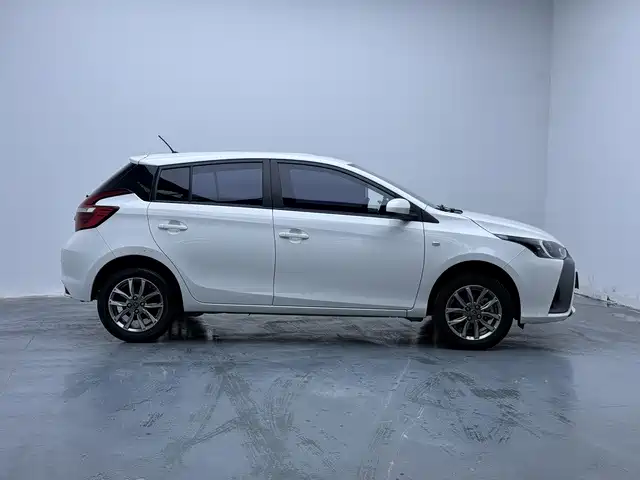 Toyota Yaris L — фото 9