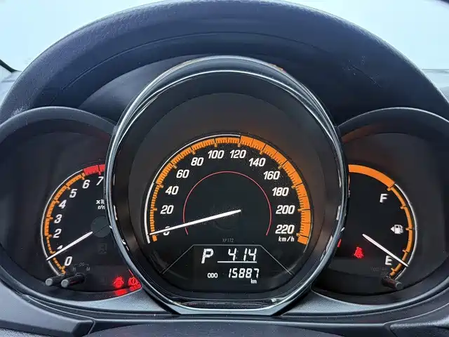 Toyota Yaris L — фото 10