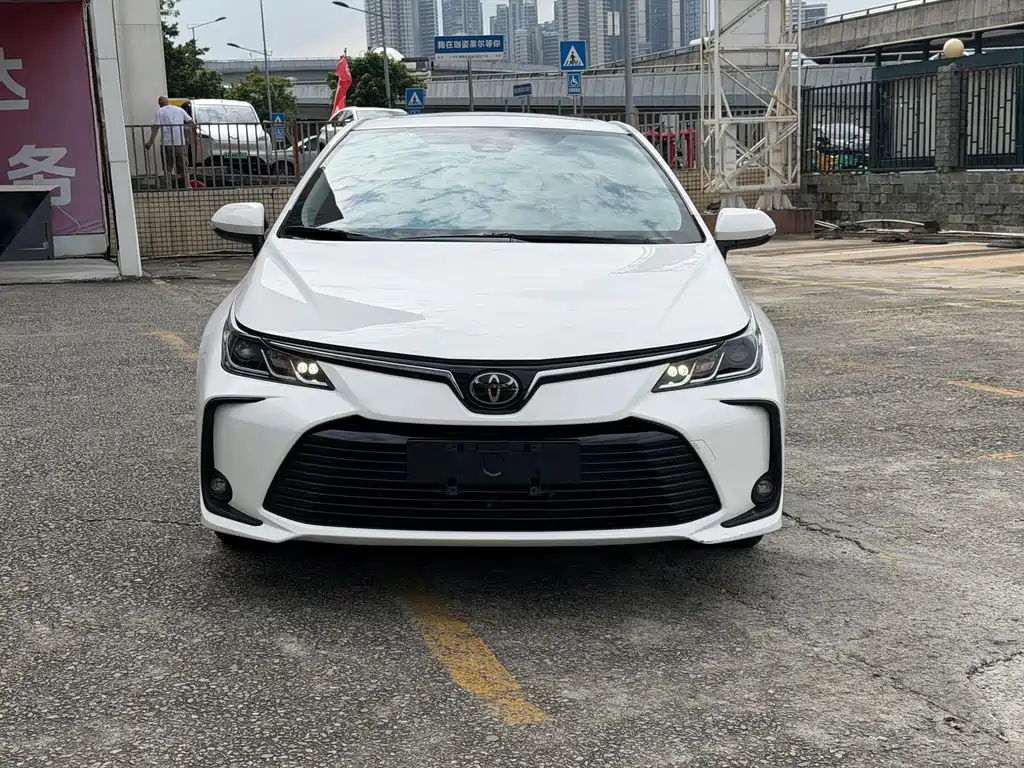 Toyota Corolla — фото 2