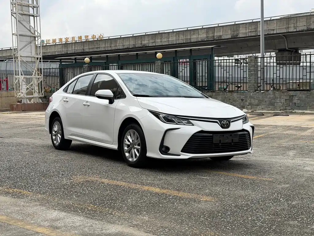 Toyota Corolla — фото 3