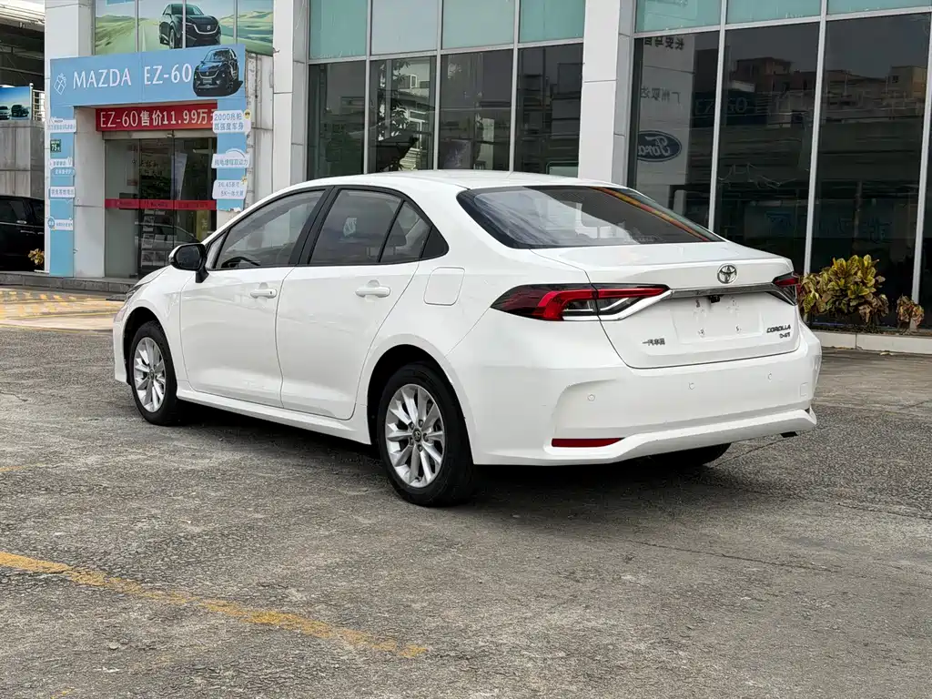 Toyota Corolla — фото 21
