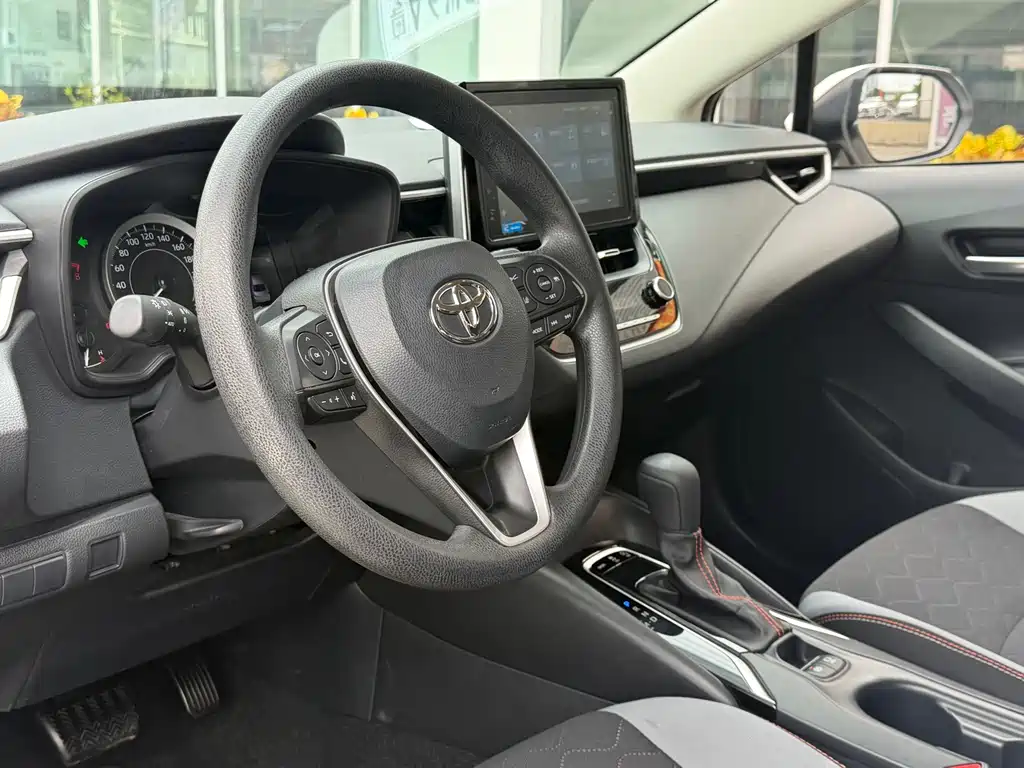 Toyota Corolla — фото 9