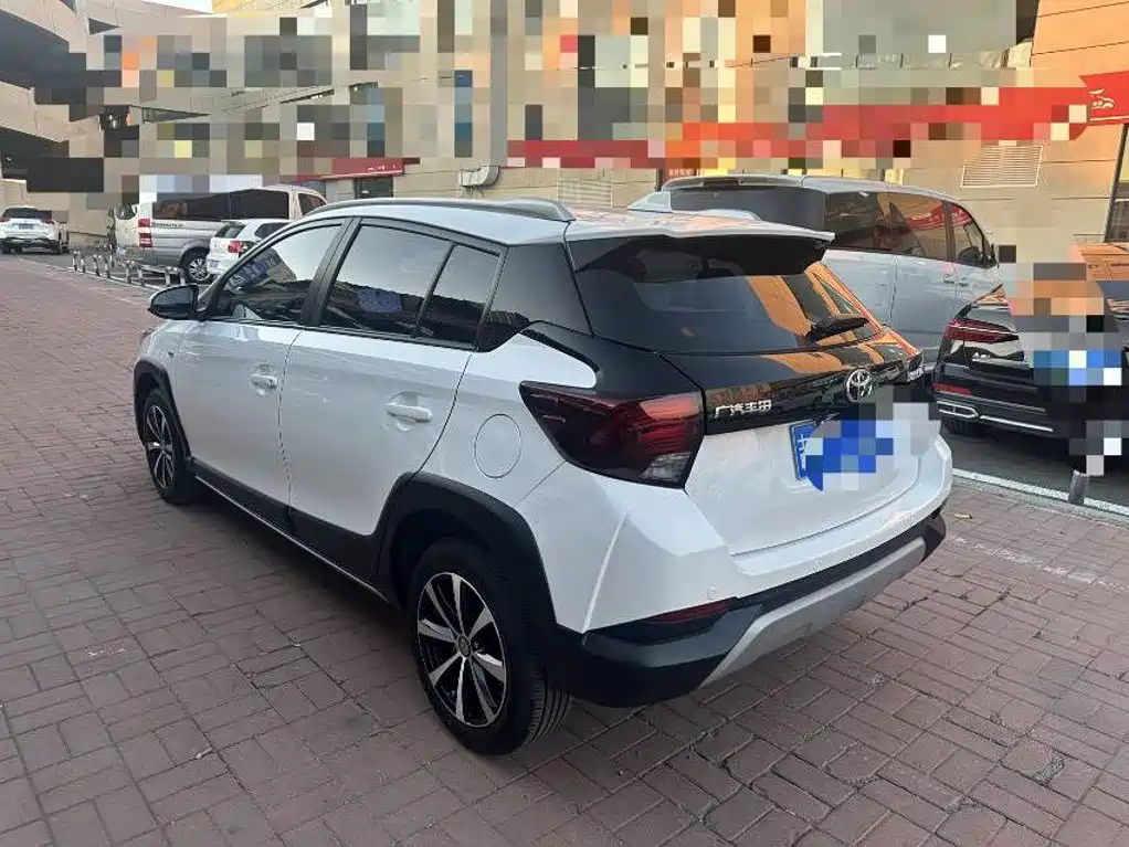 Toyota Yaris L — фото 5