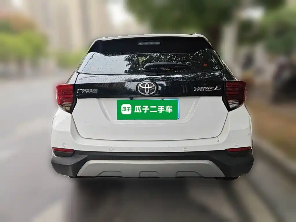 Toyota Yaris L — фото 3
