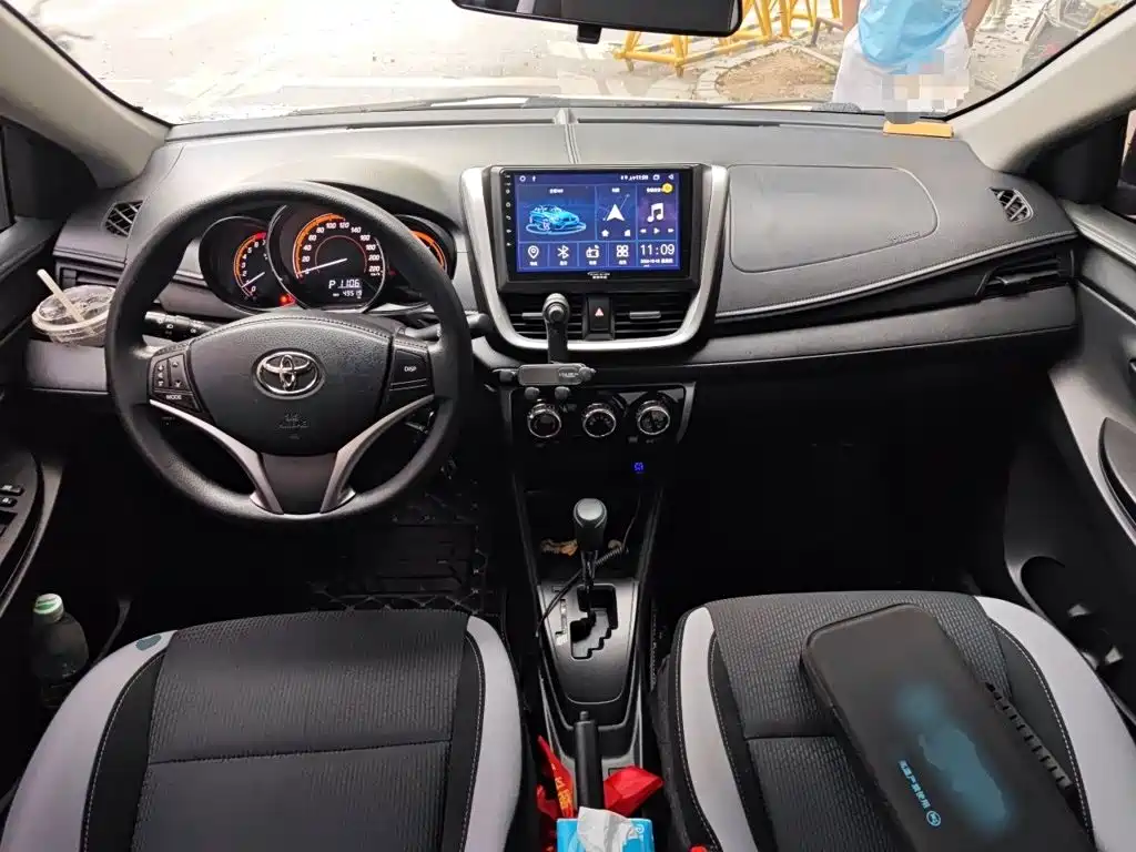 Toyota Yaris L — фото 5