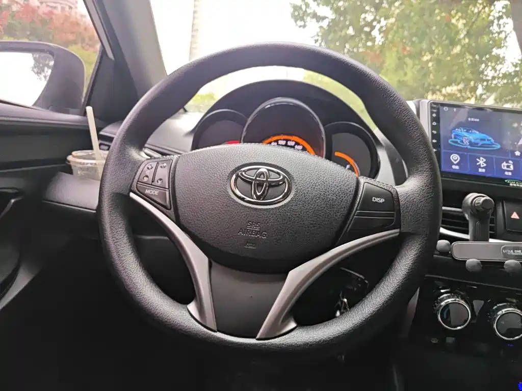 Toyota Yaris L — фото 6