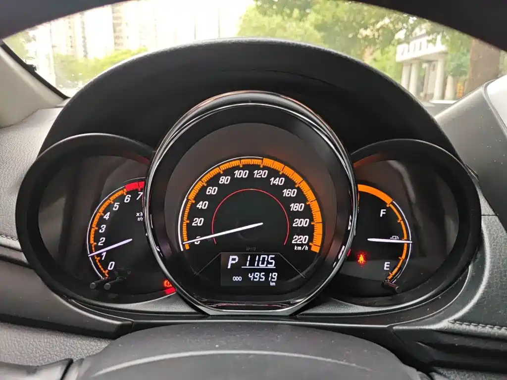 Toyota Yaris L — фото 7