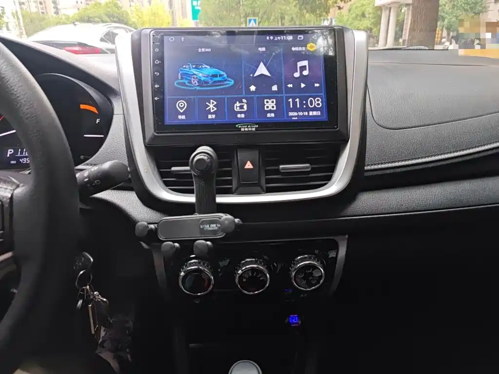 Toyota Yaris L — фото 9