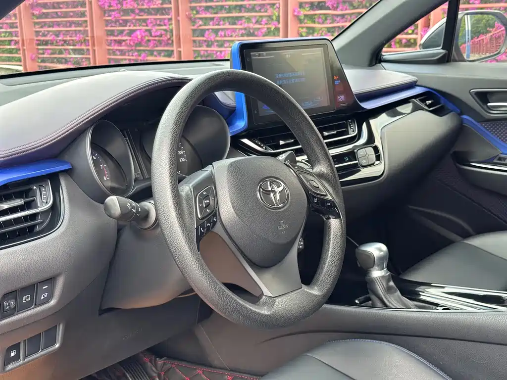 Toyota C-HR — фото 8