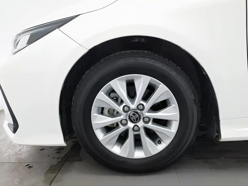 Toyota Corolla — фото 17