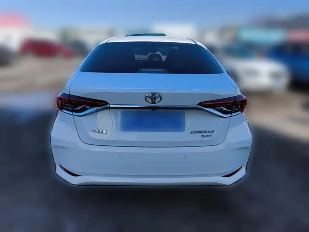 Toyota Corolla — фото 7