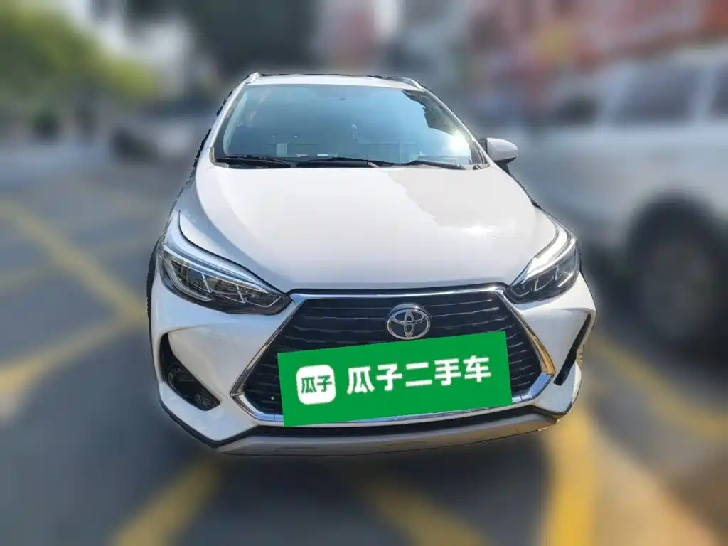 Toyota Yaris L — фото 2