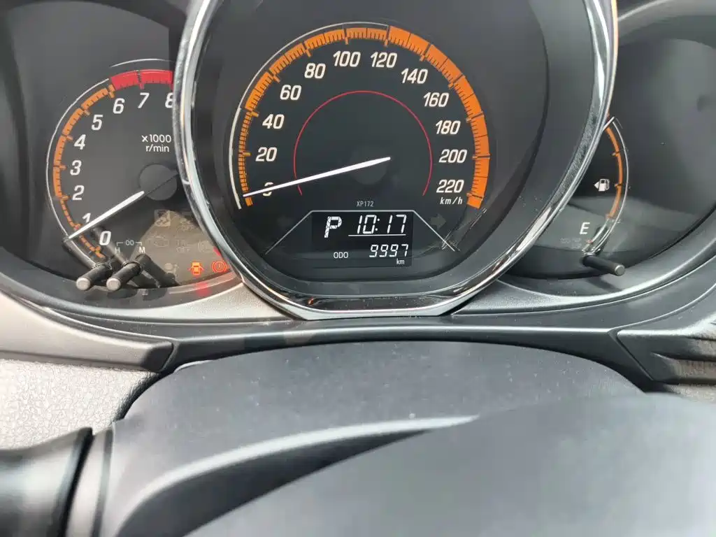 Toyota Yaris L — фото 13
