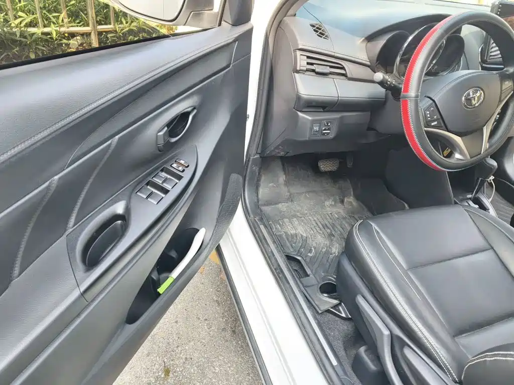 Toyota Yaris L — фото 17