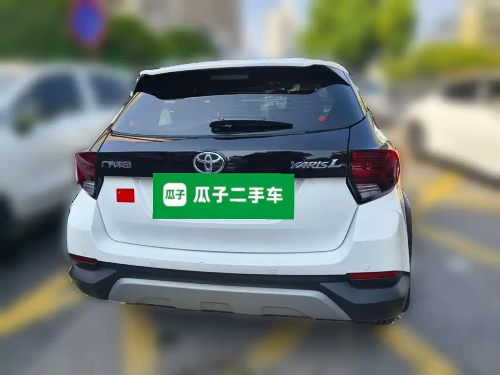 Toyota Yaris L — фото 5