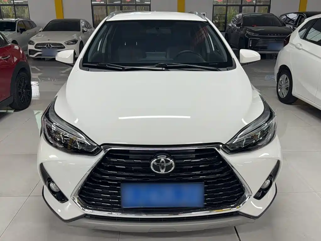 Toyota Yaris L — фото 2