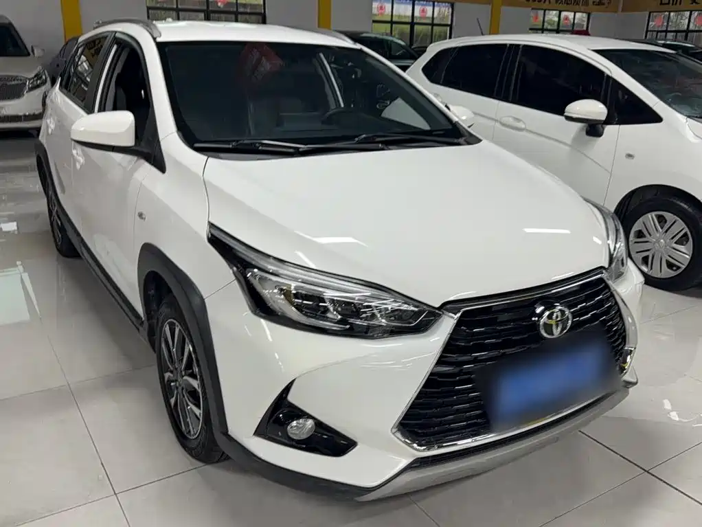 Toyota Yaris L — фото 3