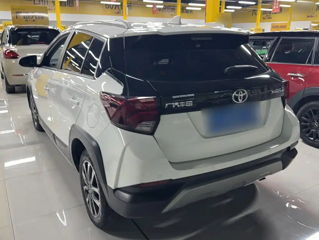 Toyota Yaris L — фото 6