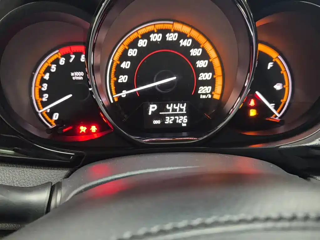 Toyota Yaris L — фото 10
