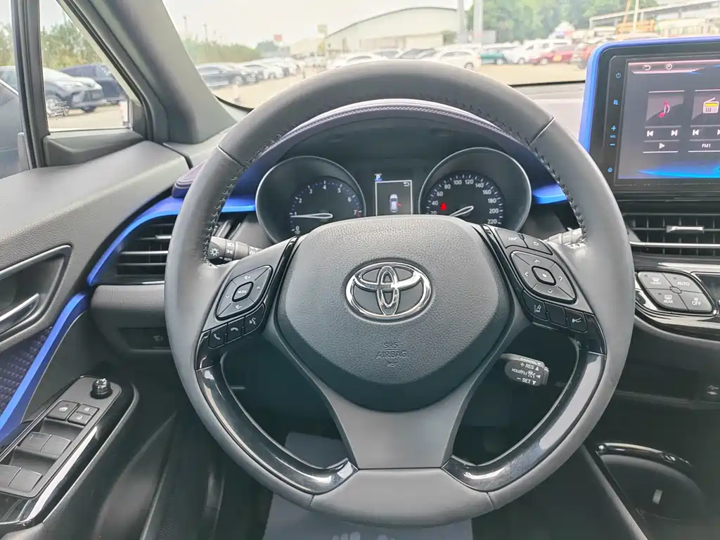 Toyota C-HR — фото 11