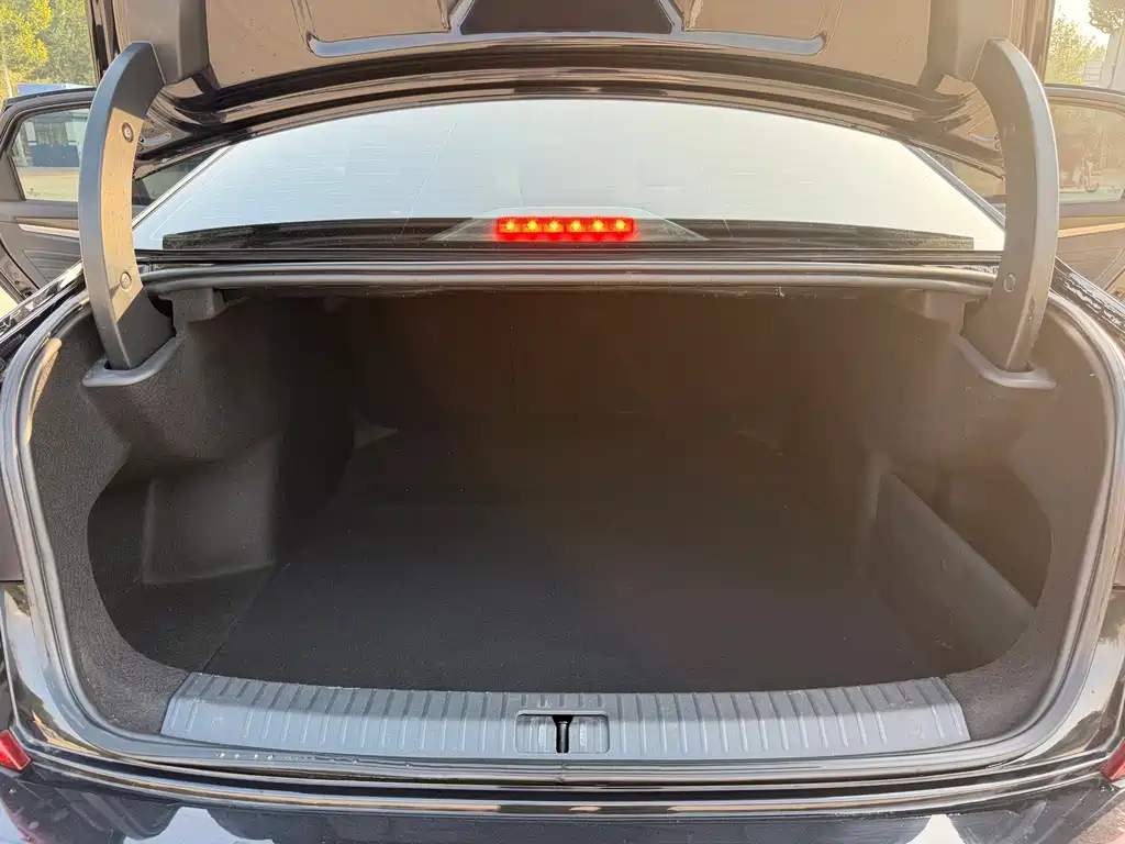 Volkswagen Passat — фото 14