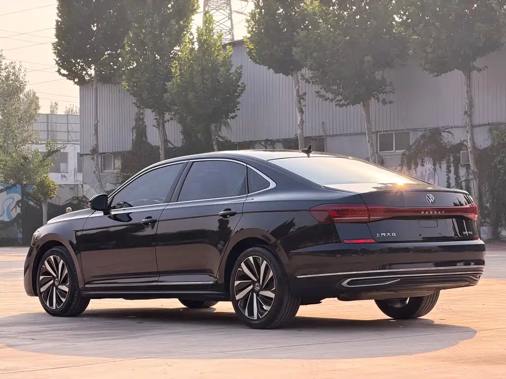Volkswagen Passat — фото 17