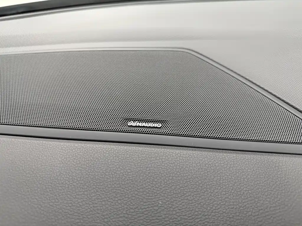 Volkswagen Tiguan L PHEV — фото 11