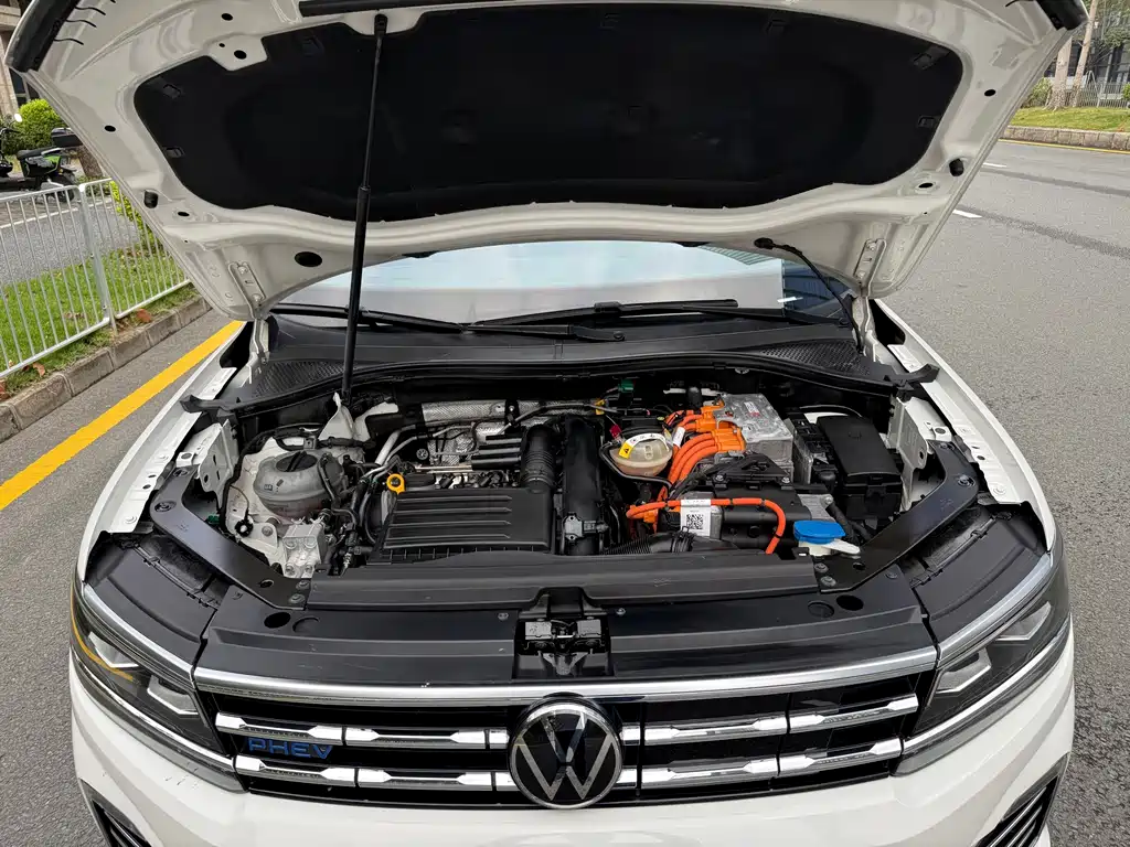 Volkswagen Tiguan L PHEV — фото 17