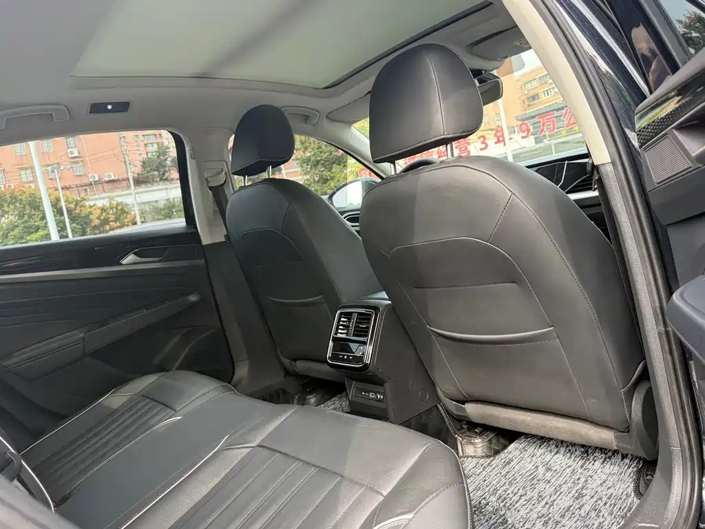 Volkswagen Passat — фото 14