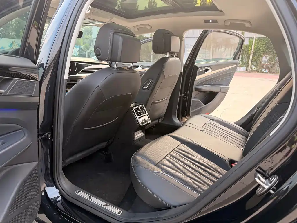 Volkswagen Passat — фото 13