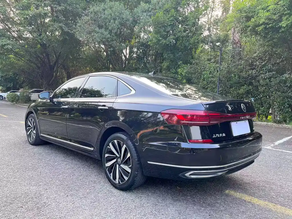 Volkswagen Passat — фото 14