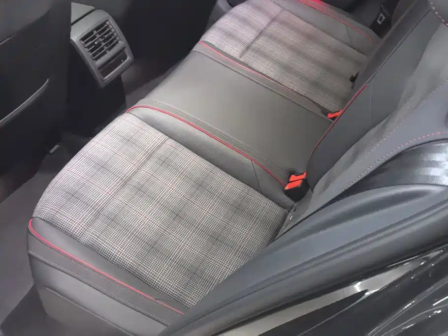 Volkswagen Golf GTI — фото 11