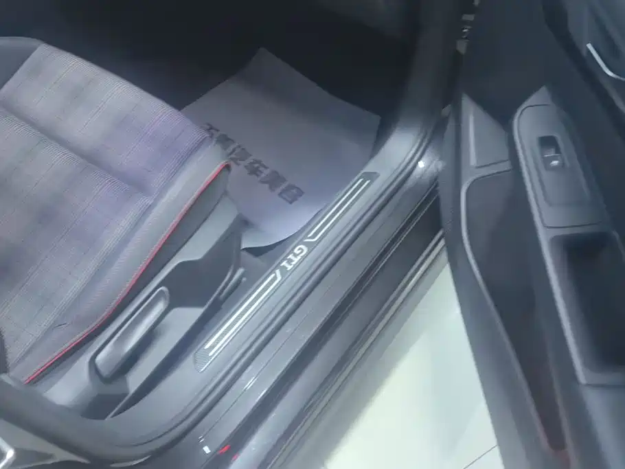 Volkswagen Golf GTI — фото 8