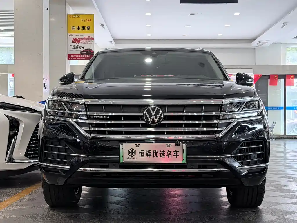 Volkswagen Touareg New Energy — фото 2