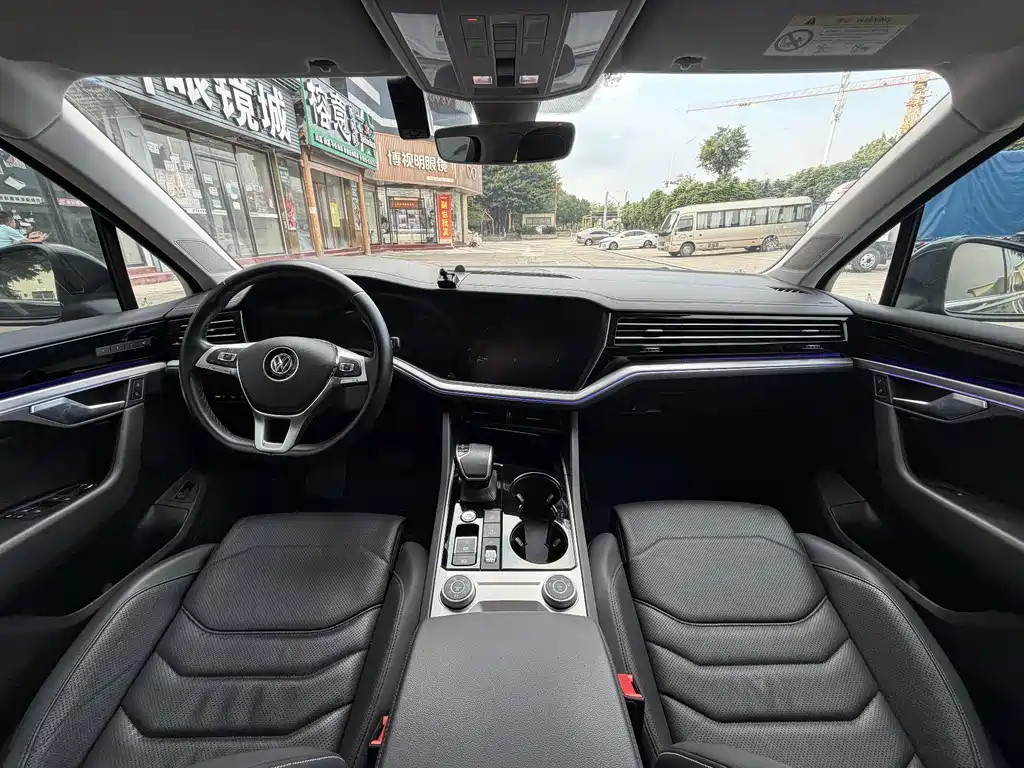 Volkswagen Touareg — фото 5