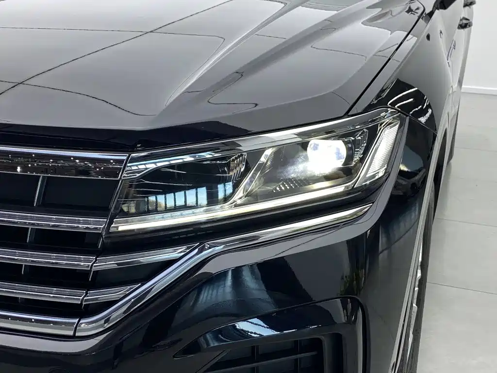 Volkswagen Touareg — фото 6