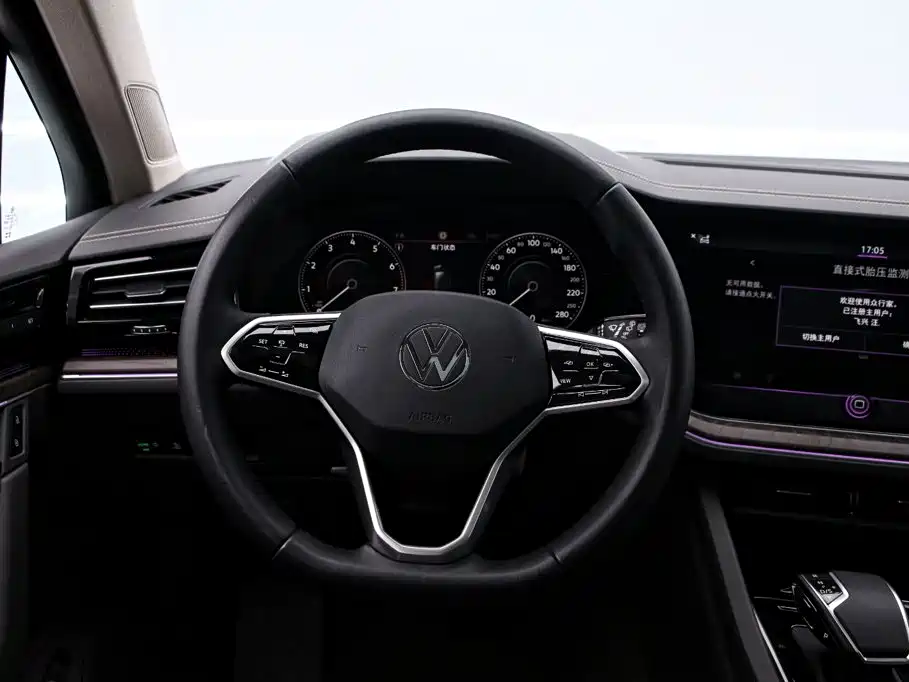 Volkswagen Touareg — фото 7