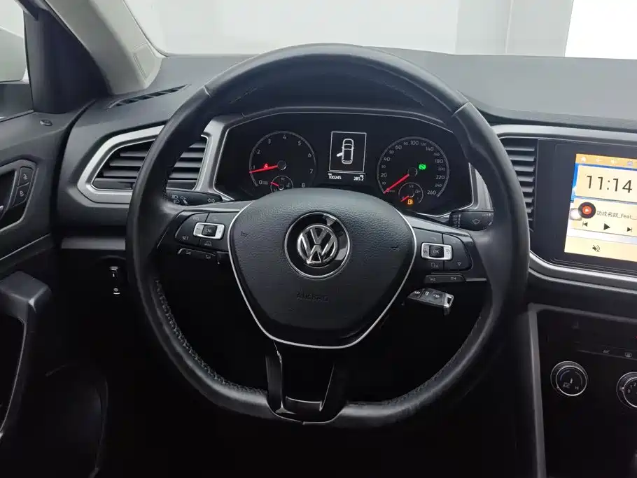 Volkswagen T-Roc — фото 15
