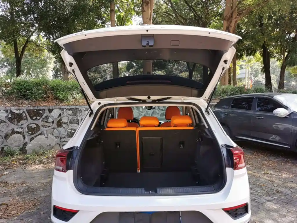 Volkswagen T-Roc — фото 18