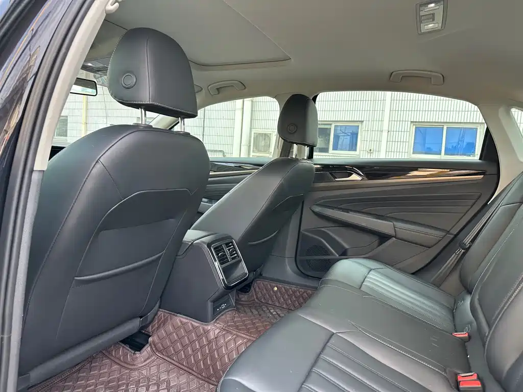 Volkswagen Passat — фото 8